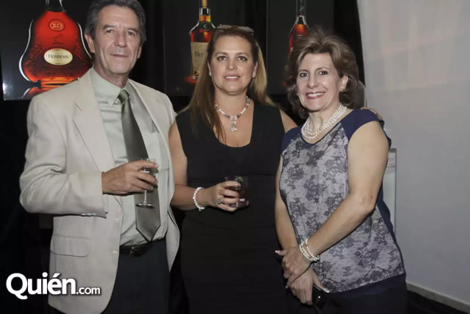 Víctor Guggenbuehl, Angélica Robles y Jazmín de Guggenbuehl