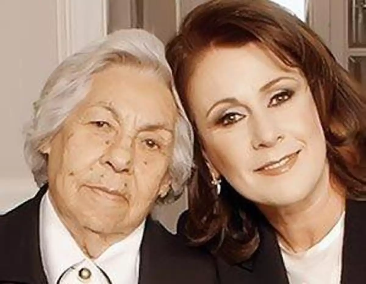 Zapata argumenta que ella se ha hecho cargo de todos los gastos de su abuela.