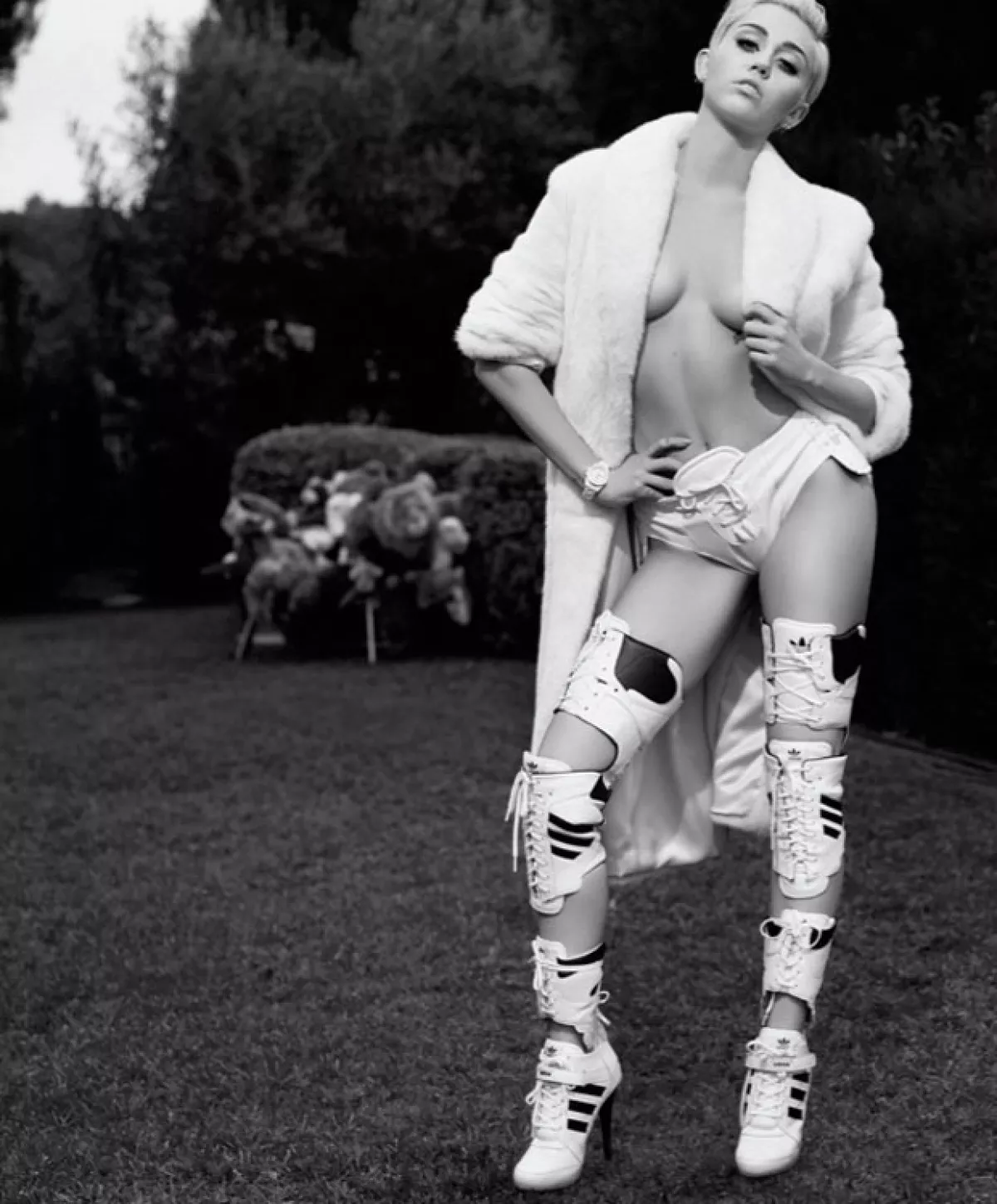 Miley no es la única cantante que ha tenido oportunidad de incursionar en el ambiente más fashionista.