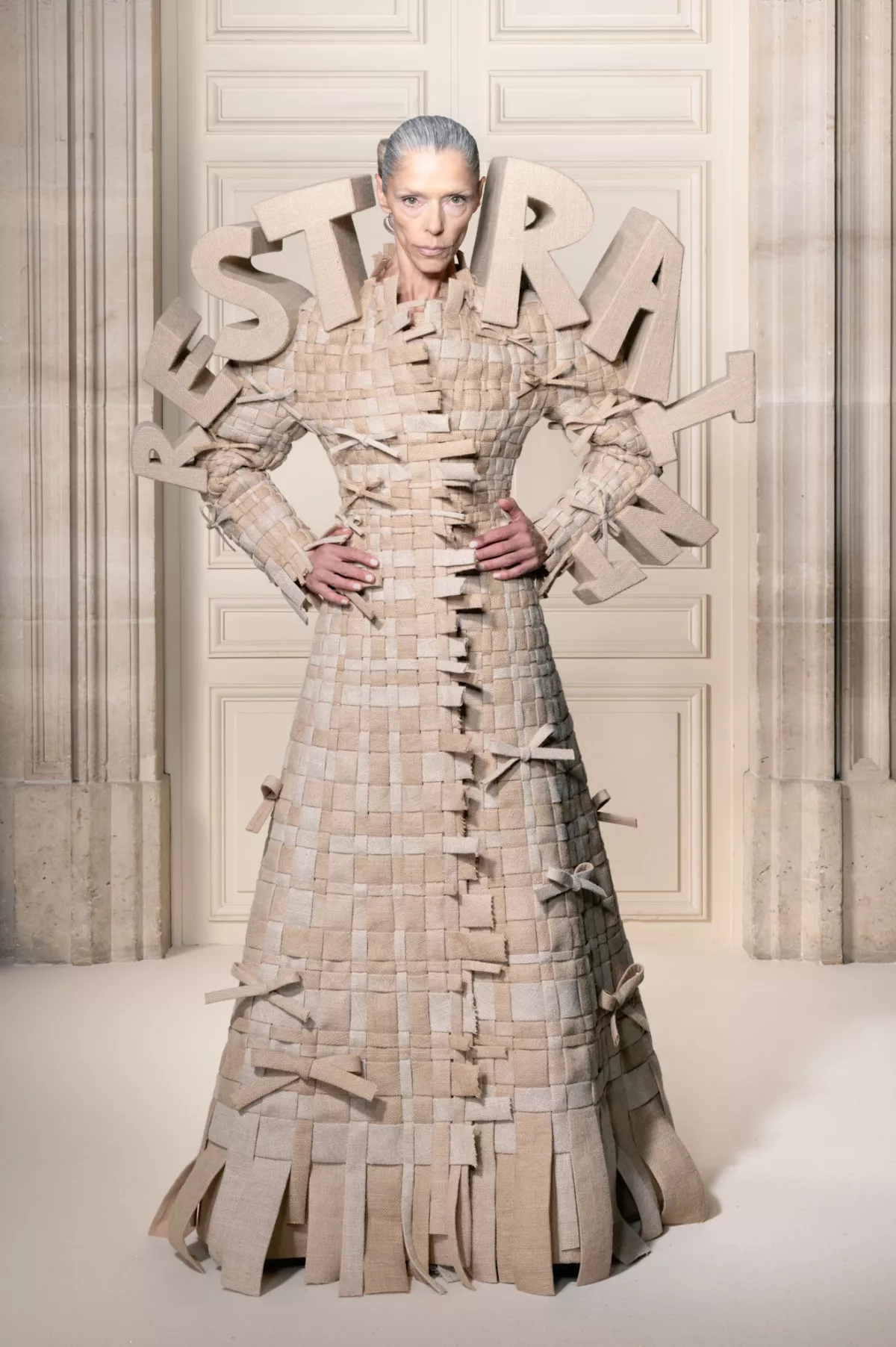 Viktor e Rolf HC PO F26 023.jpg