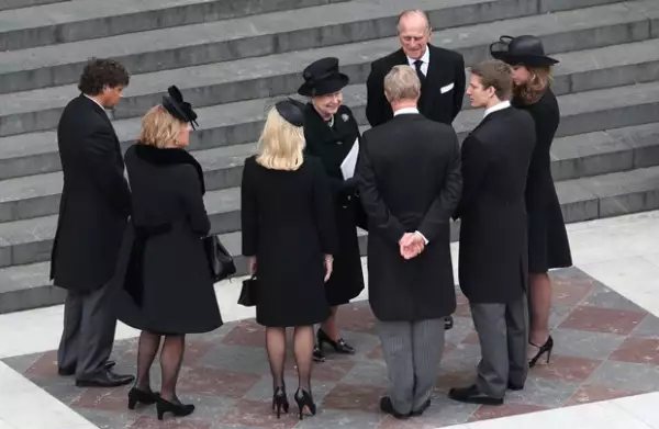 Los reyes saludaron a la familia de la ex Primera Ministra.