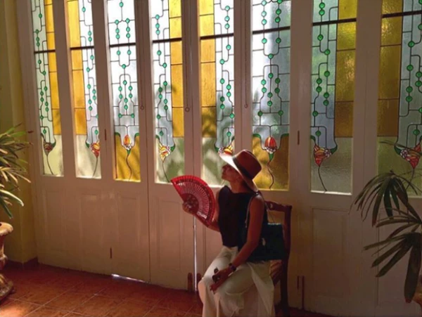 Ana Brenda publicó esta foto de su viaje a Cuba en donde está en Perfumería Havana.