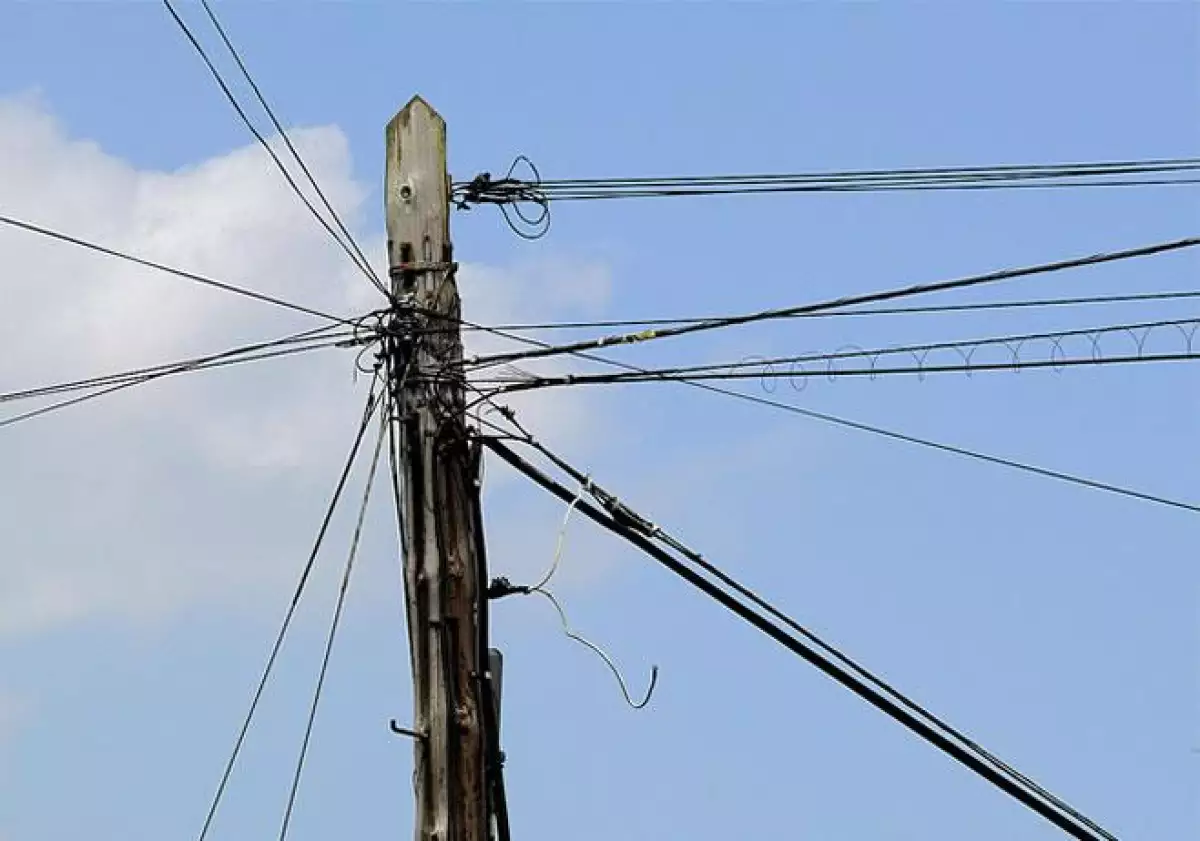 Poste de madera-CFE