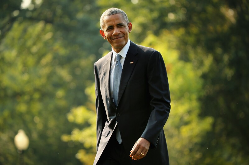 Barack Obama golfing