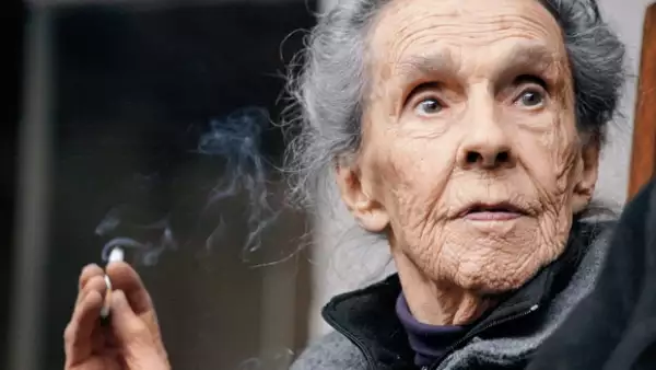 La artista surrealista de 94 años de edad, falleció ayer por la noche a causa de una neumonía.