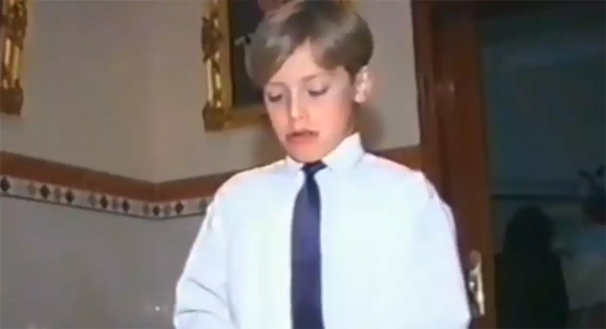 Ángela cuando hizo su primera comunión, aún era niño.