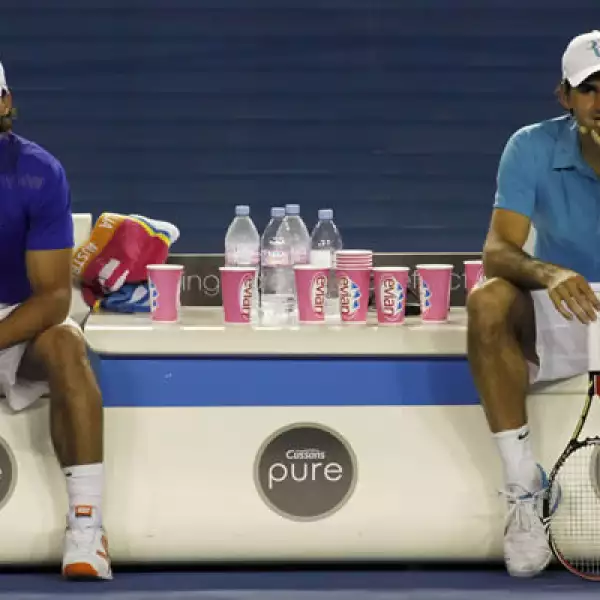 Los dos mejores tenistas del mundo, Rafael Nadal y Roger Federer jugaron un partido de exhibición junto a otros personajes del tenis para juntar fondos económicos para Haití.