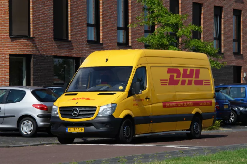 dhl camioneta mercedes