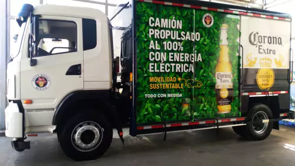 Auto eléctrico.