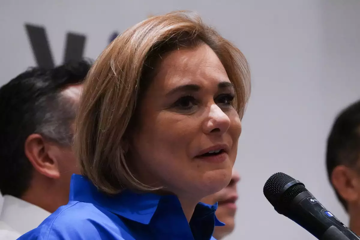 Maru Campos durante la conferencia de prensa en que declararon ganador a Esteban Villegas, candidato de Va X Durango.