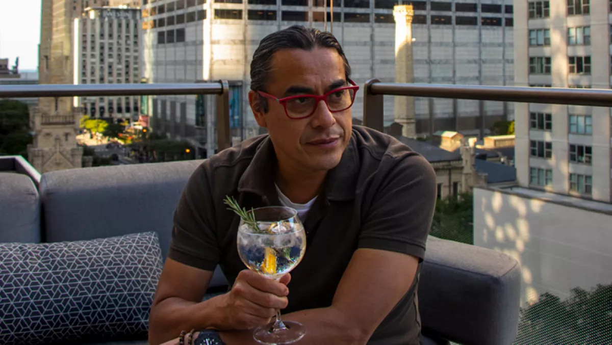 El chef Carlos Gaytán, primer mexicano en obtener una estrella Michelín por su restaurante en Chicago.