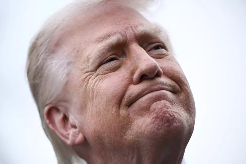 Trump prevé "reducir" las operaciones contra Irán