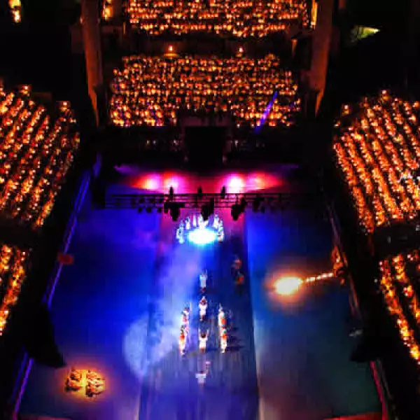 También puedes realizar un viaje al pasado visitando la réplica de un auténtico pueblo maya.