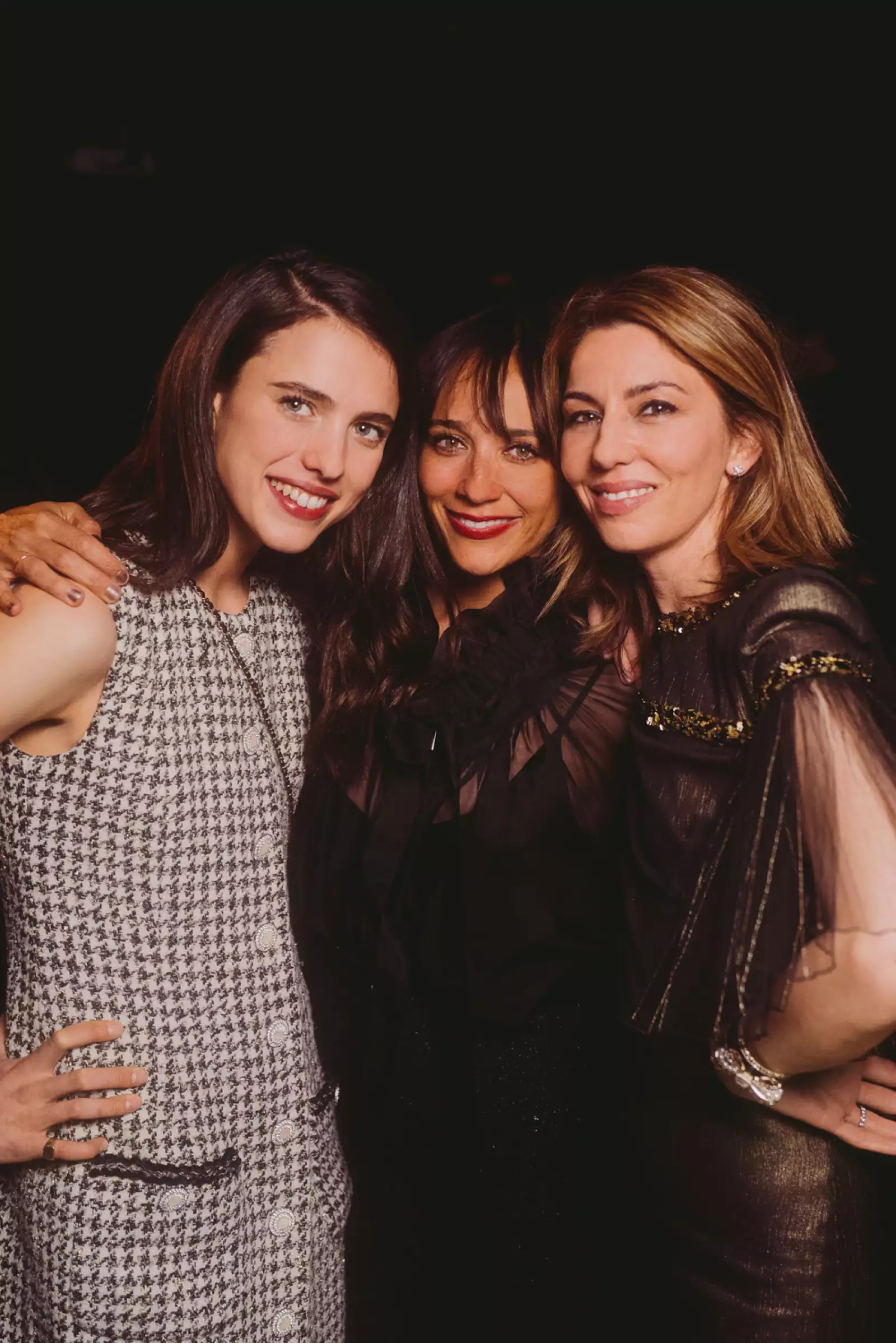 14_Margaret_QUALLEY_Rashida_JONES_Sofia_COPPOLA_CHANEL_Metiers_d_art_Show_2019_20_2_14.jpg