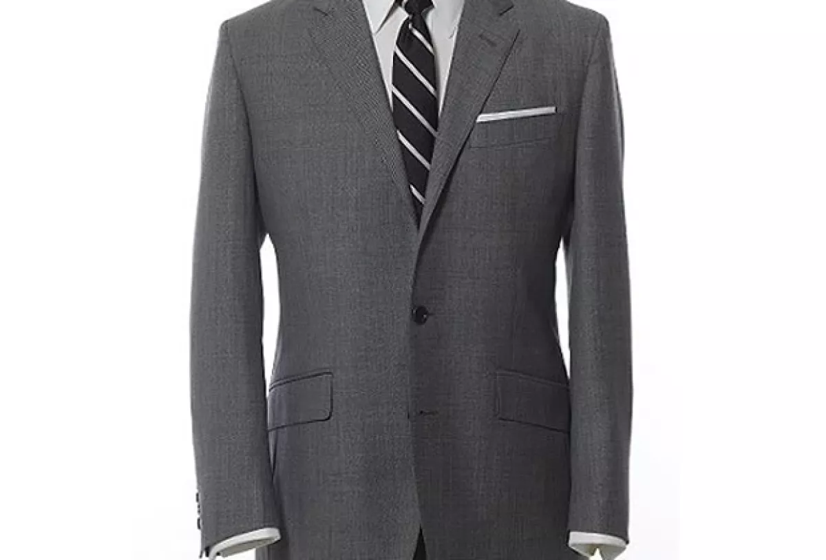 Según nuestras expertas, los trajes de Brooks Brothers le irían bien a López Obrador.