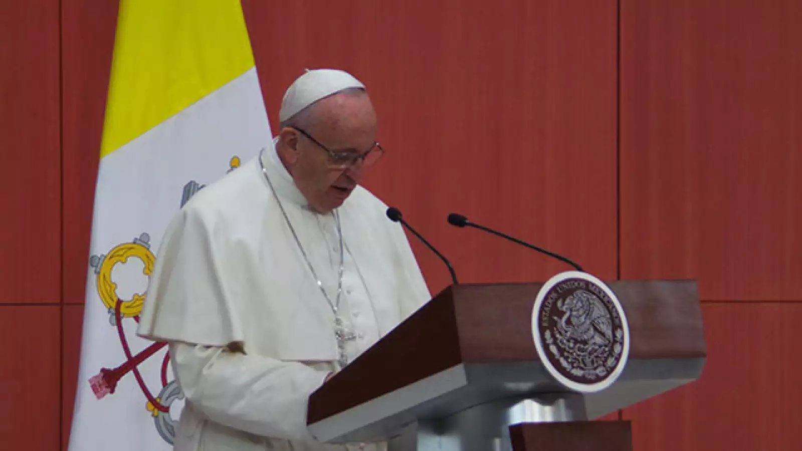 El Papa tomó el micrófono para agredecer y dar unas palabras.