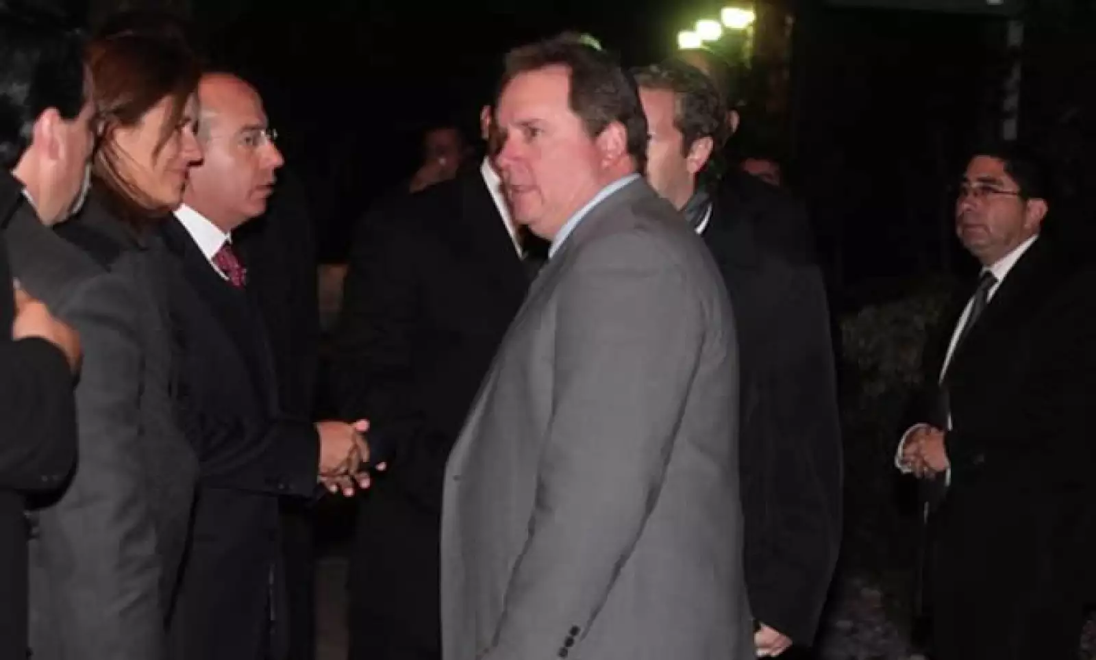 El Presidente de México, acompañado de su esposa Margarita Zavala, acudió ayer por la noche a casa del empresario.