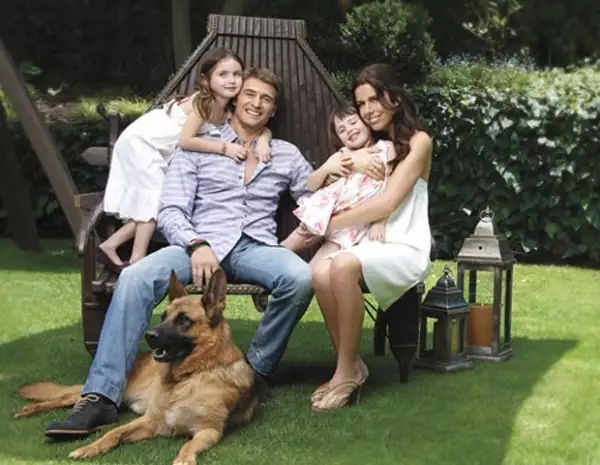 Maki y Juan se conviertieron en padres de dos hermosas niñas, Mía y Azul.