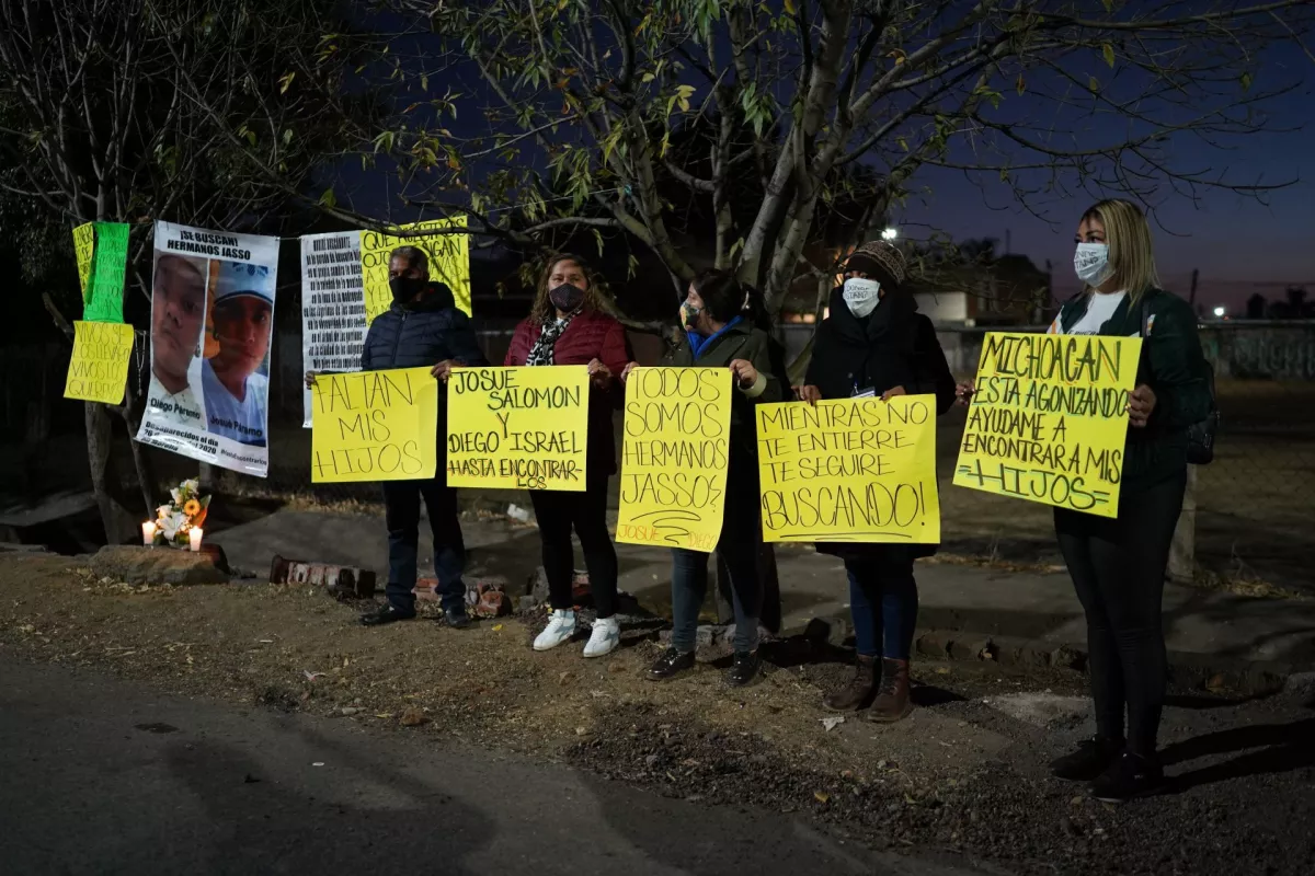 Familiares de personas desaparecidas se manifestaron para exigir respuesta a autoridades ante dicho delito.