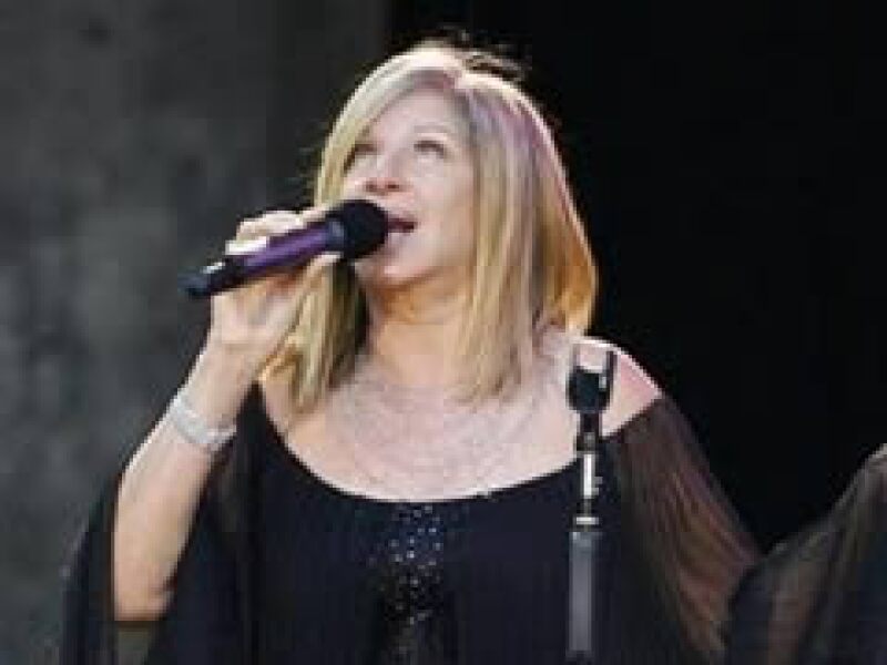 Streisand, de 67 años unirá fuerzas con Diana Krall para un álbum. En la foto, el concierto de Berlín en junio de 2009. (Foto: Reuters)