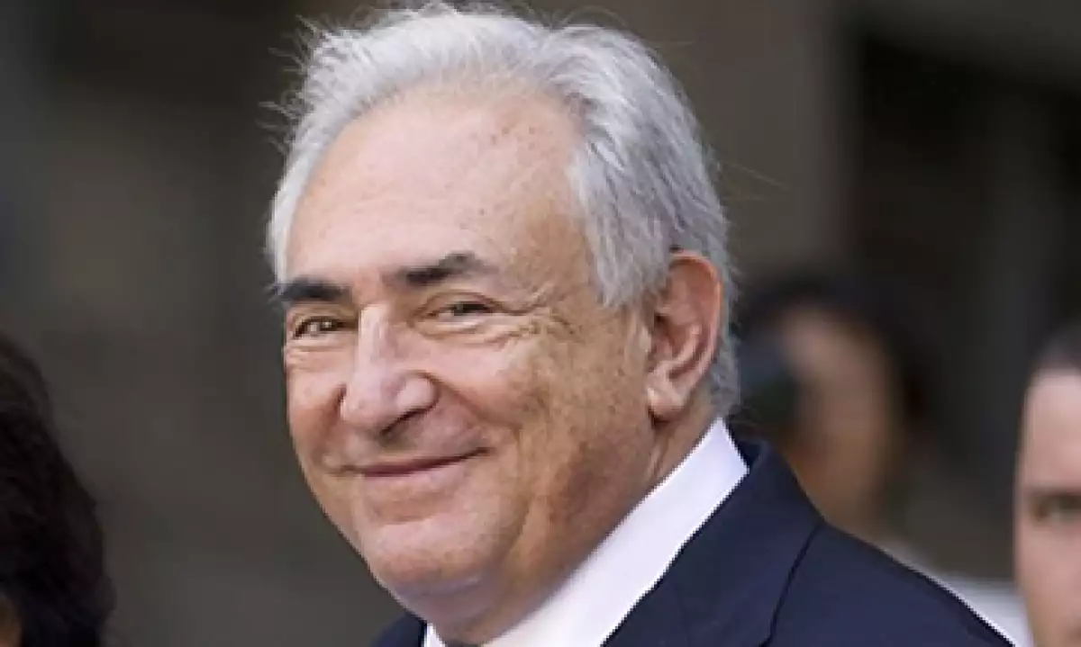 Tristane Banon detalló que Strauss-Khan intentó arrancarles la ropa. (Foto: AP)