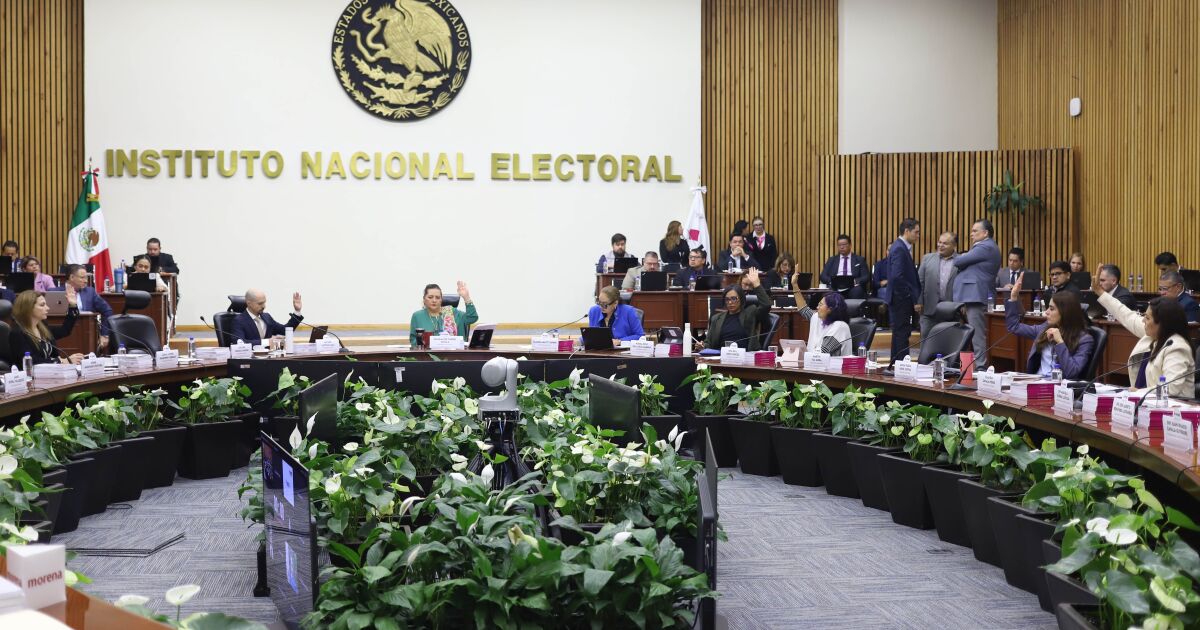 Arturo Chávez, Blanca Cruz y Frida Gómez se perfilan para ocupar consejerías en el INE

Diputados de Morena y sus aliados votarán la designación de los tres consejeros, quienes tendrán por delante la elección de 2027.