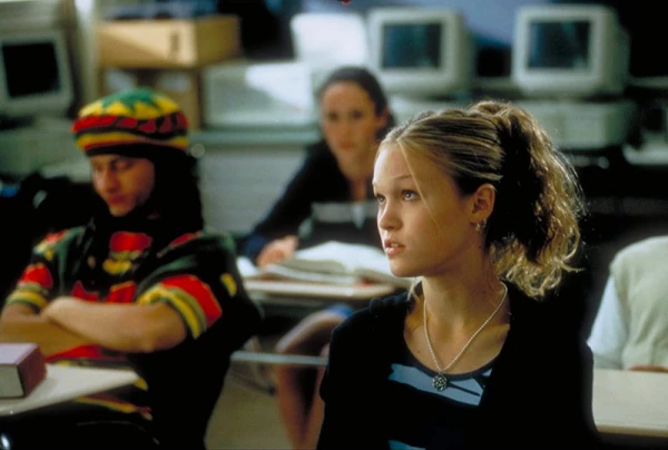 10-things-i-hate-about-you-julia-stiles.jpg