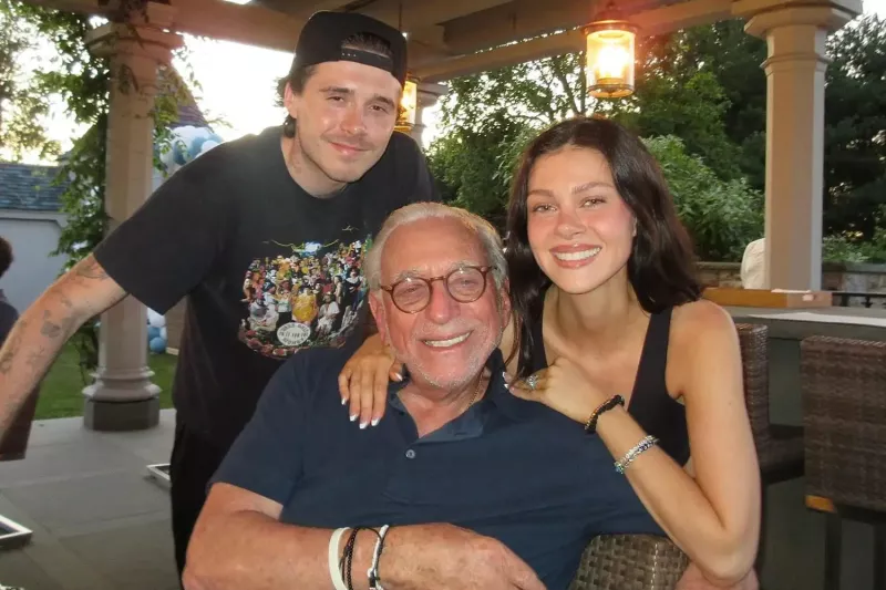 Brooklyn Peltz Beckham, Nelson Peltz y Nicola Peltz Beckham