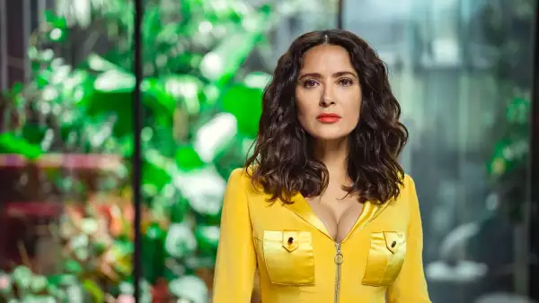 salma-hayek-black-mirror.jpeg