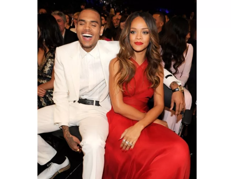 La originaria de Barbados decidió usar su cuenta de Twitter para atacar a su ex, después de que Chris asegurara que no tiene novia.