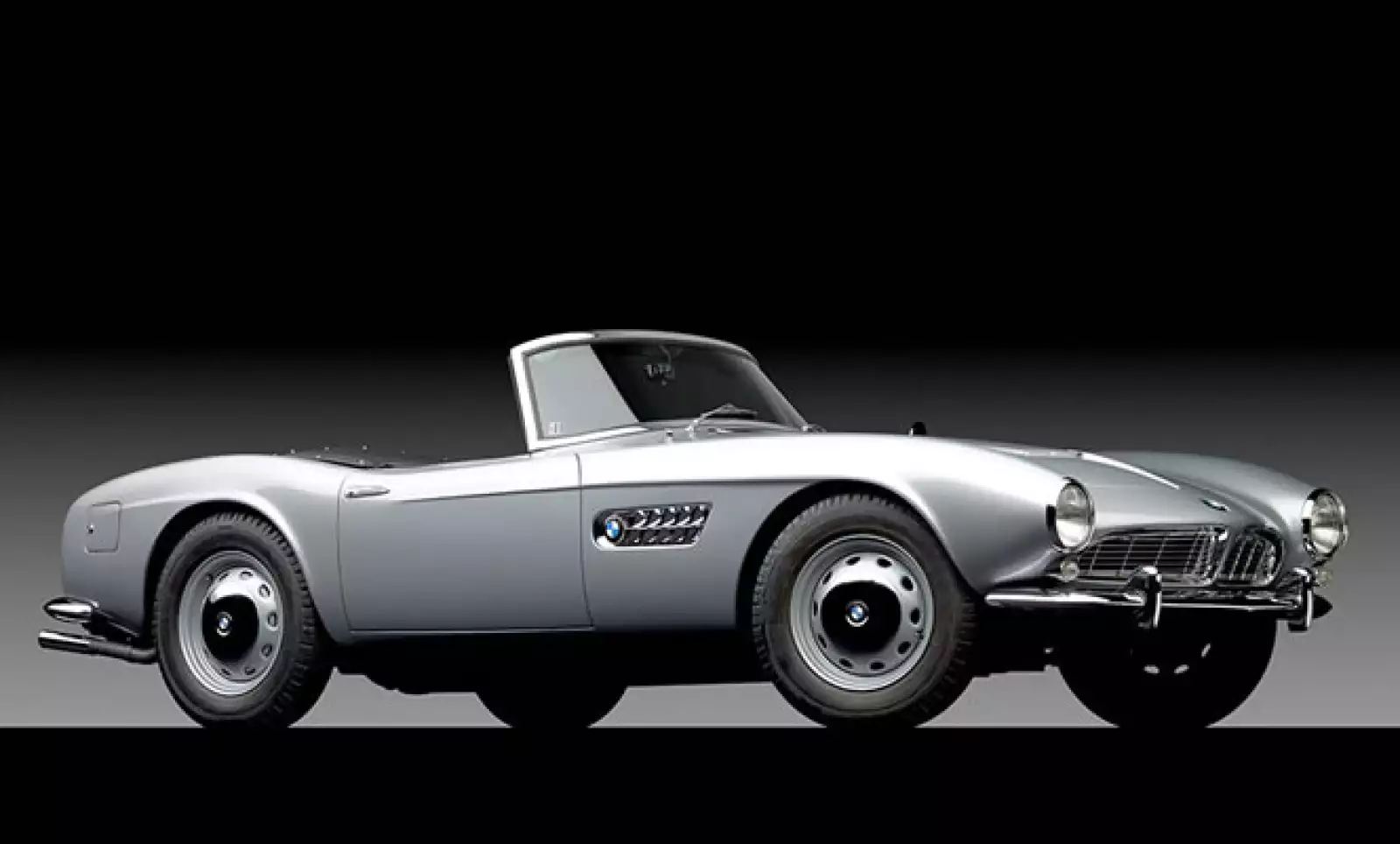 Creado para satisfacer al mercado estadounidense que gustaba de los autos veloces y convertibles, este BMV se vendió por casi 1.7 mdd.