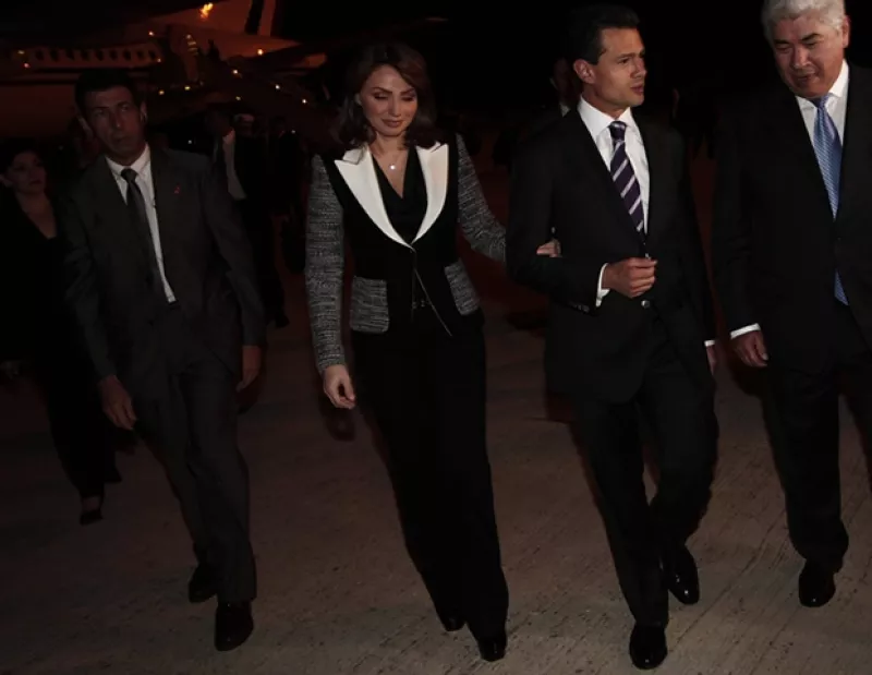 La Primera Dama ha acompañado a su esposo, Enrique Peña Nieto, en sus giras internacionales. Conoce lo que ha usado en sus visitas a ciudades europeas.