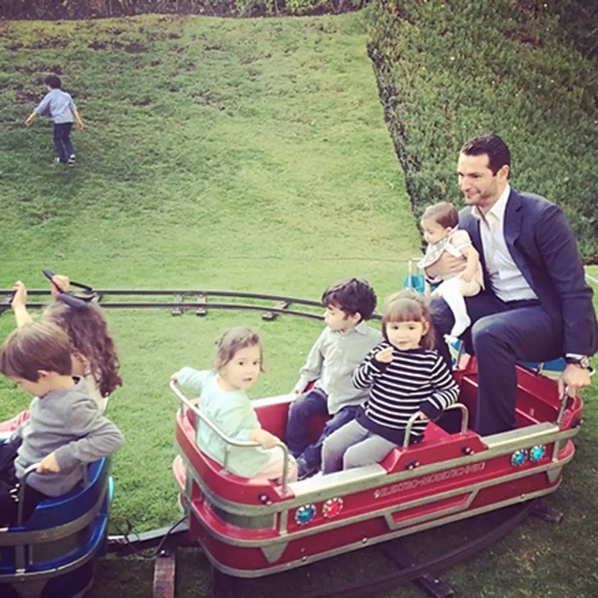 Desde que Mini Jacky era solo un bebé, Martín mostró un gran interés y felicidad por convertirse en su papá.