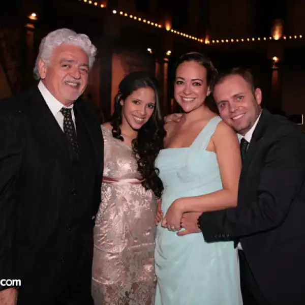 Marco Flavio Cruz con Romina, Paulina y Carlos Ramos