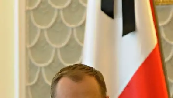 El presidente de Polonia, Lech Kaczynski, y 131 personas que viajaban en un avión Tupolev-154 murieron hoy cuando la nave intentó aterrizar en el aeropuerto de Smolensk.