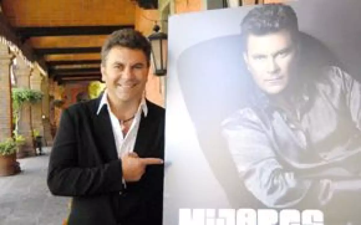 El nuevo material de covers del cantante alcanzó categoría de Disco de Oro.