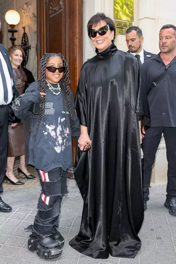 Balenciaga : Outside Arrivals - Paris Fashion Week - Haute Couture Fall Winter 2022 2023