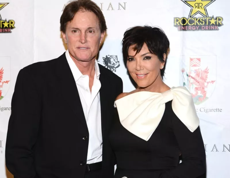 La matriarca del clan Kardashian negó que estuviera disputando su fortuna con su esposo Bruce Jenner, esto luego de que medios estadounidenses aseguraran que pasabn por una crisis.