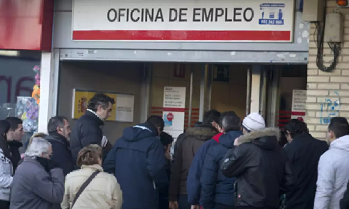 El desempleo descendió en la agricultura en 31,200 personas y en la construcción en 17,900 personas. (Foto: AP)