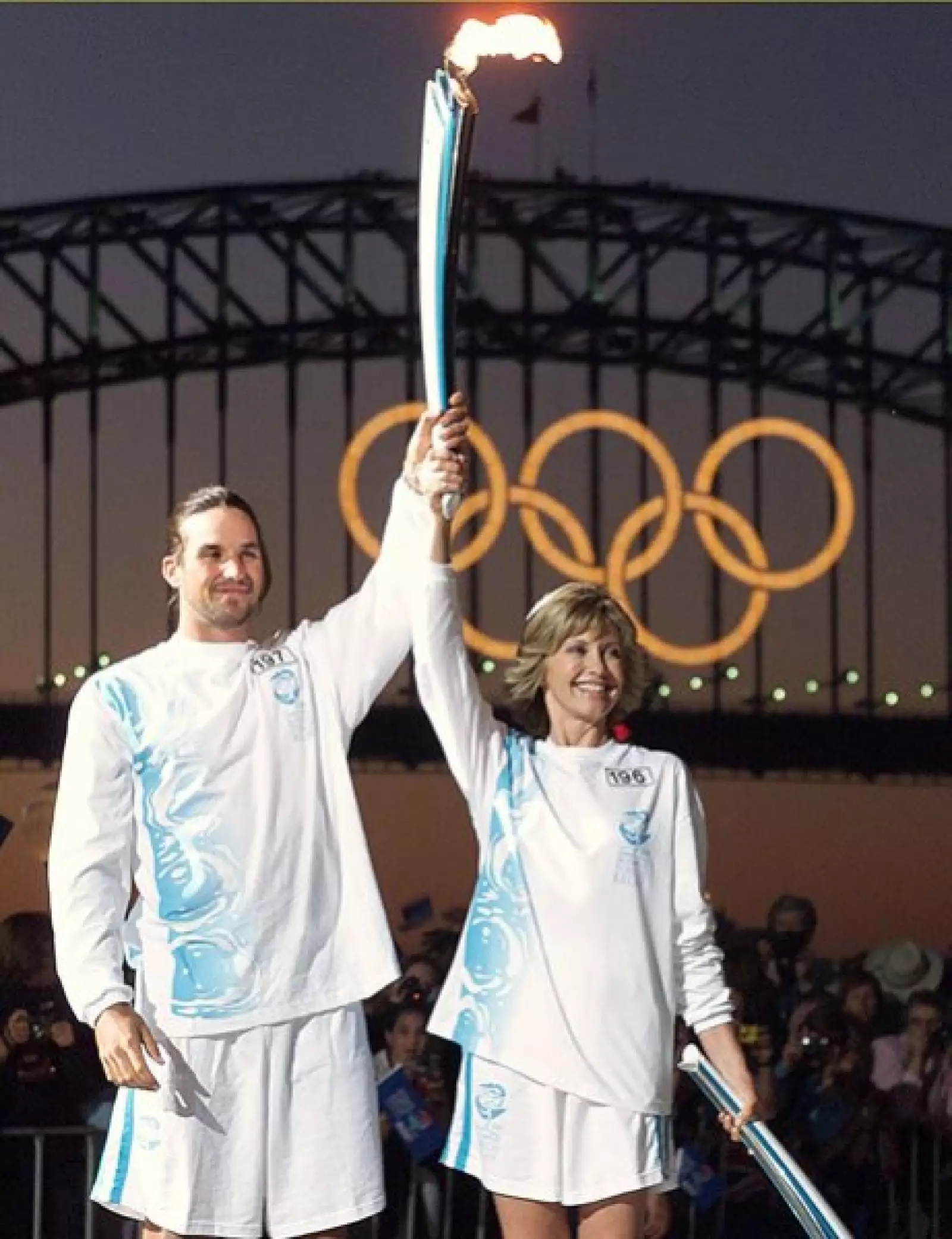 En septiembre de 2000 interpretó la canción Dare to dream, en la ceremonia inaugural de los Juegos Olímpicos de Sydney.