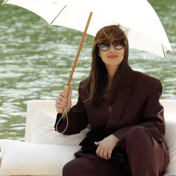 "Le Chouchou" Jacquemus' Fashion Show : Front Row At Chateau De Versailles