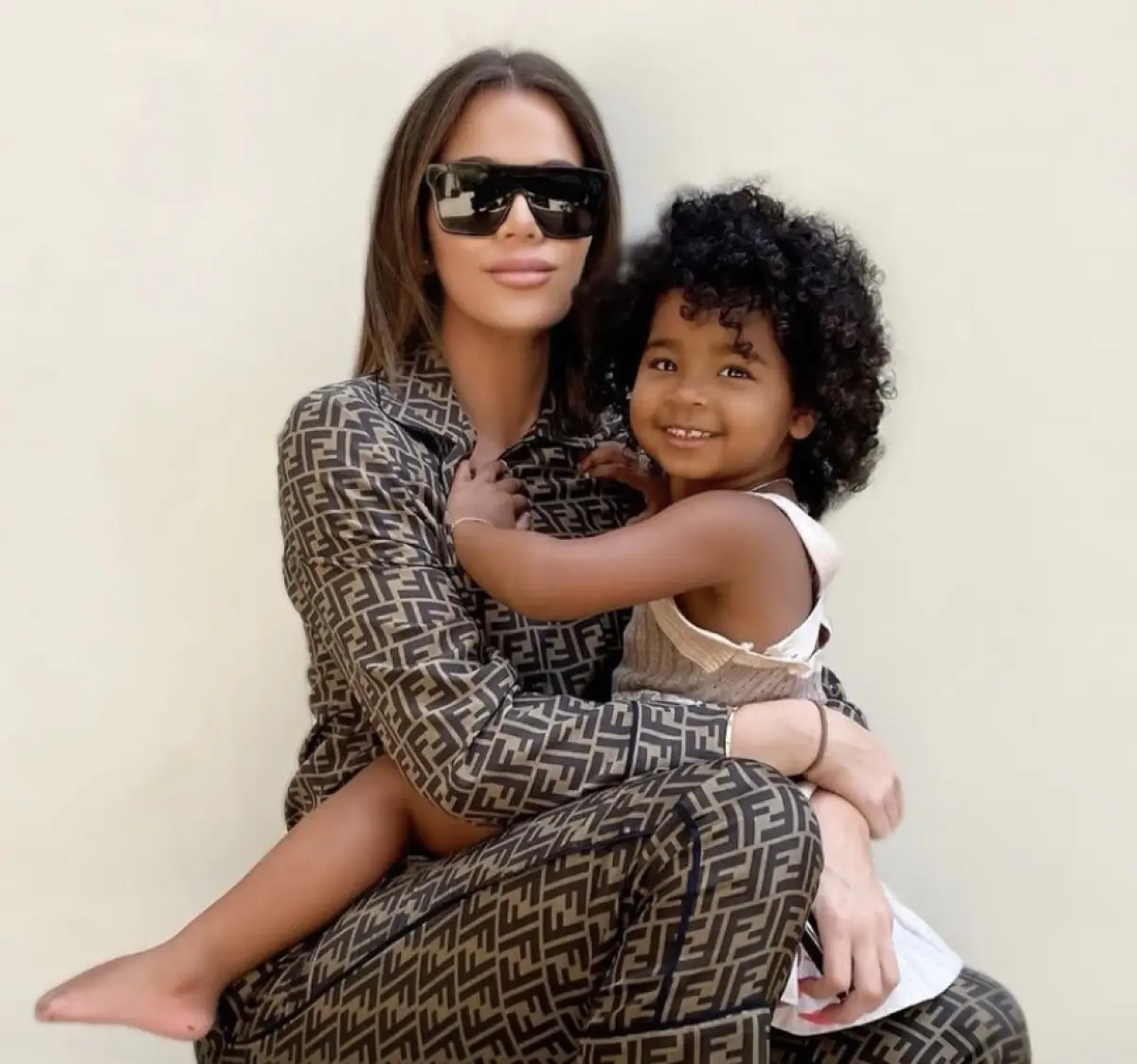 Khloé y True