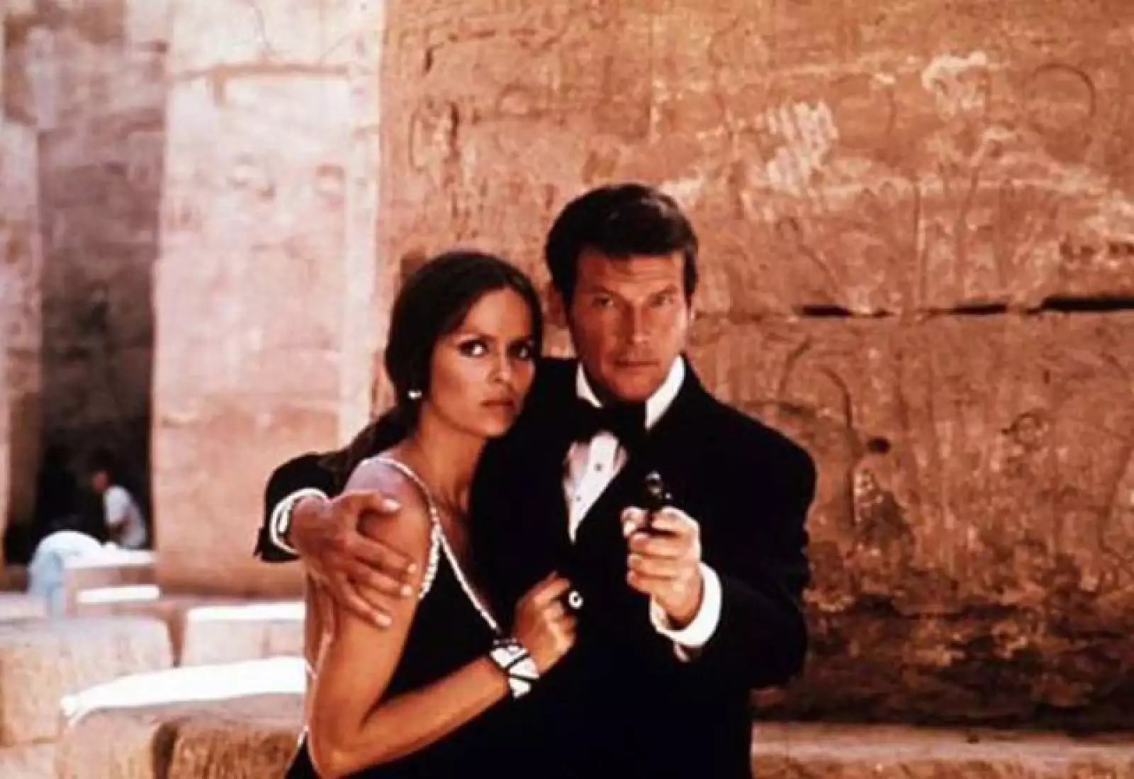 Antes de que contrajera nupcias con el ex beatle Ringo Star, Barbara Bach encarnó a una de las chicas Bond más sexys a lado de Roger Moore en `The spy who loved me´ en 1977.