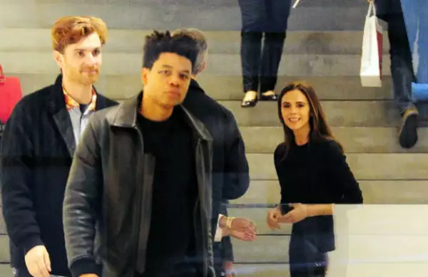 Victoria y su poco vista sonrisa.