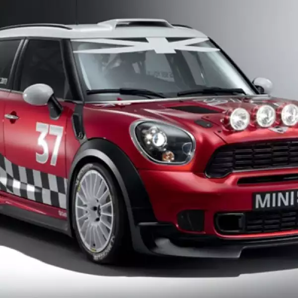 La marca de origen británico presentó el vehículo con el que participará desde el año que viene en el Campeonato Mundial De Rally.