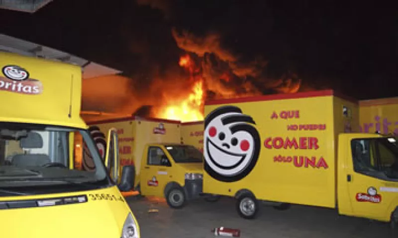 Cuatro instalaciones y 40 vehículos de la empresa Sabritas fueron incendiados en Michoacán y Guanajuato. (Foto: Reuters)