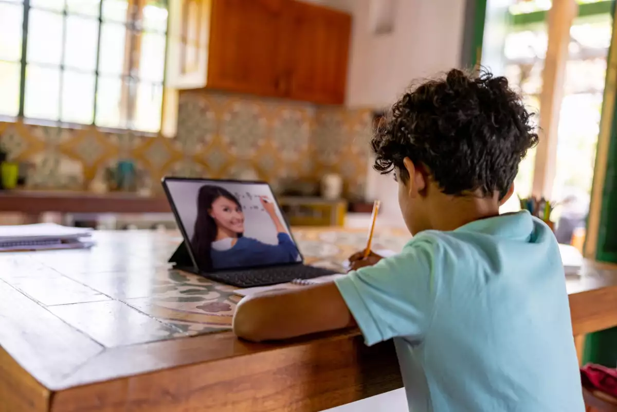 La adopción de internet en zonas rurales ha incrementado 5.8 puntos porcentuales en 2022. 