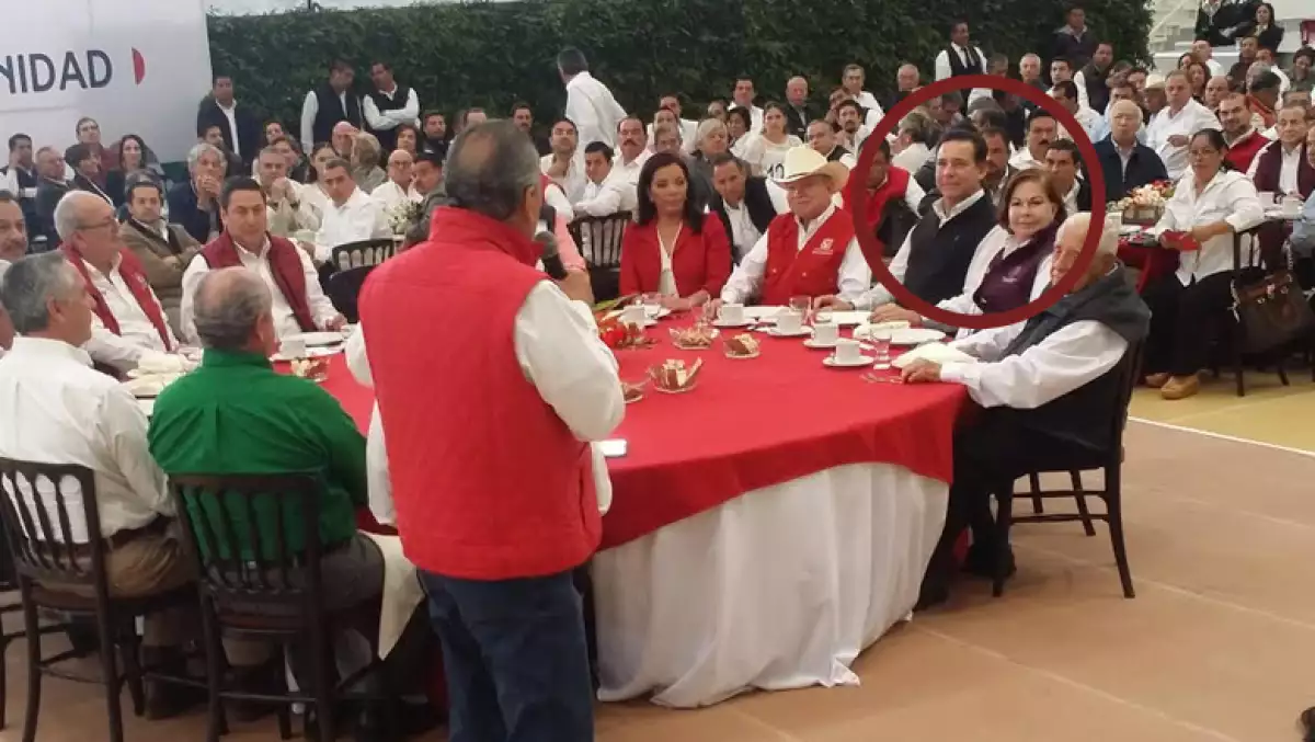 El exgobernador, quien es acusado de lavado de dinero, estuvo presente en la toma de protesta de Hinojosa, donde también estuvo el dirigente nacional del PRI, Manlio Fabio Beltrones.