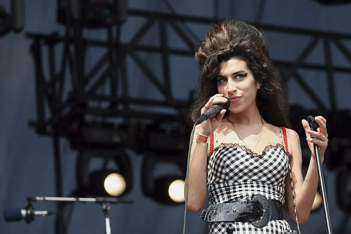Amy Winehouse.