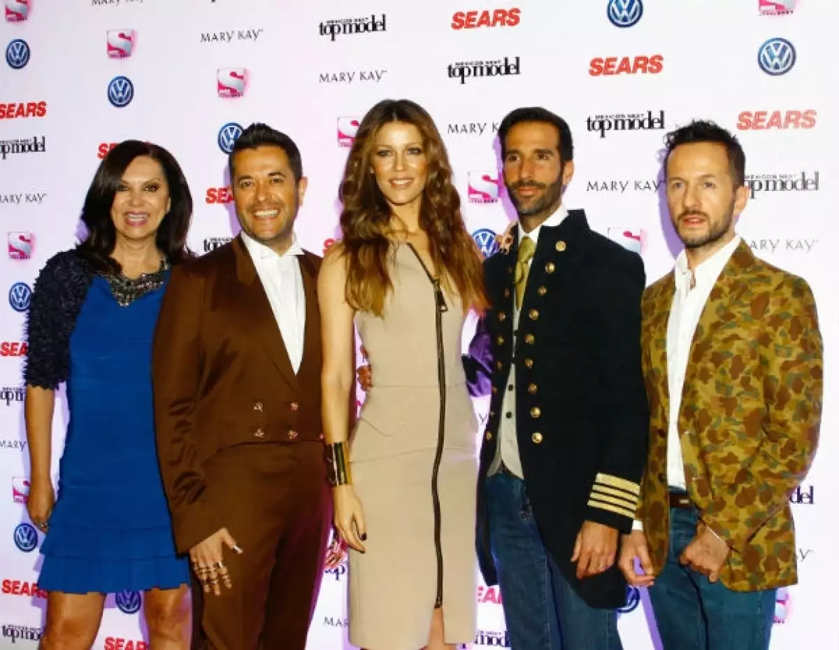 De izquierda a derecha: Glenda Reyna, Antonio González de Cosío, Jaydy Michel, Allan Fis y Oscar Madrazo.